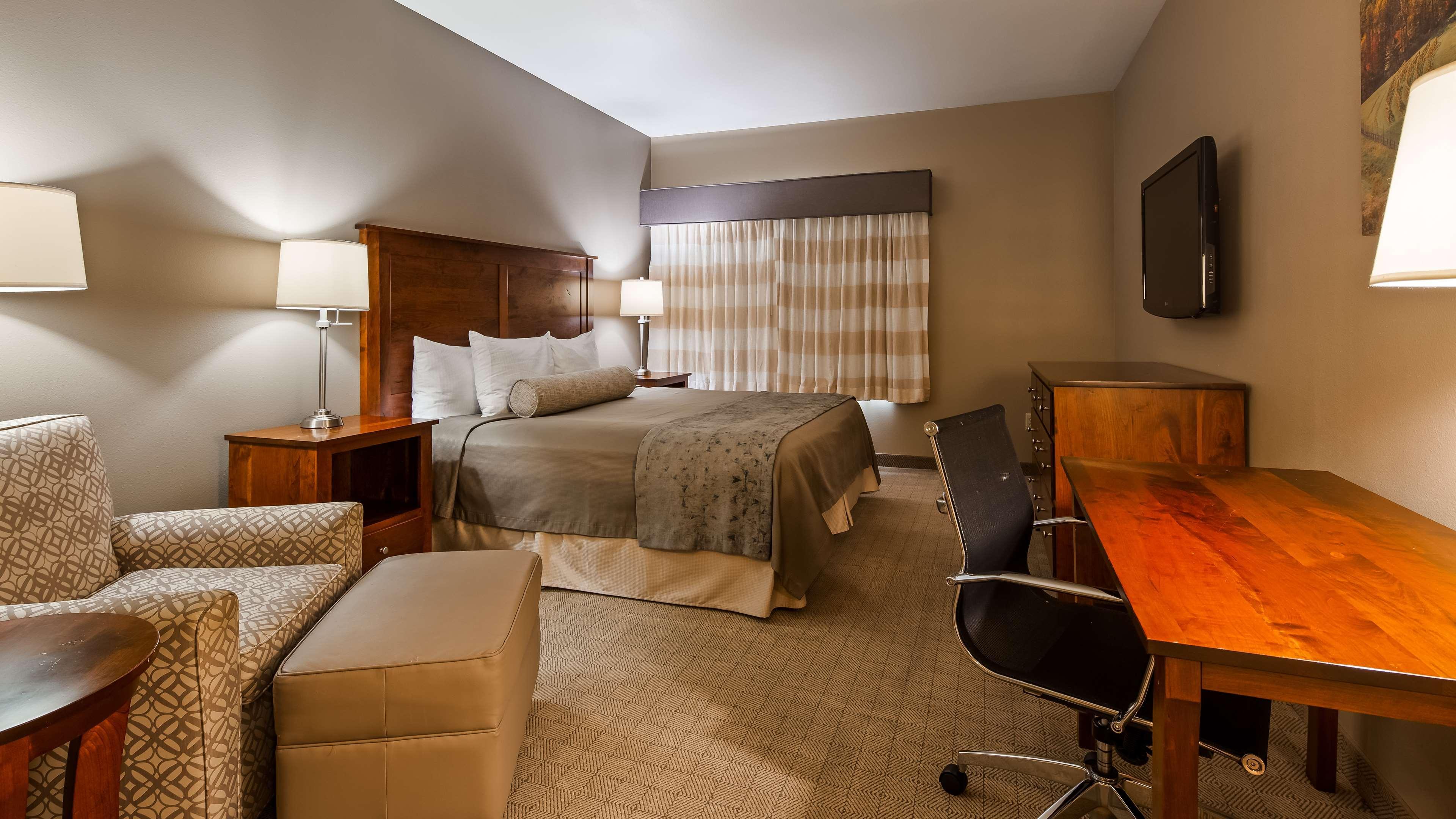 Best Western Plus Green Mill Village Hotel & Suites Arcola Exterior photo