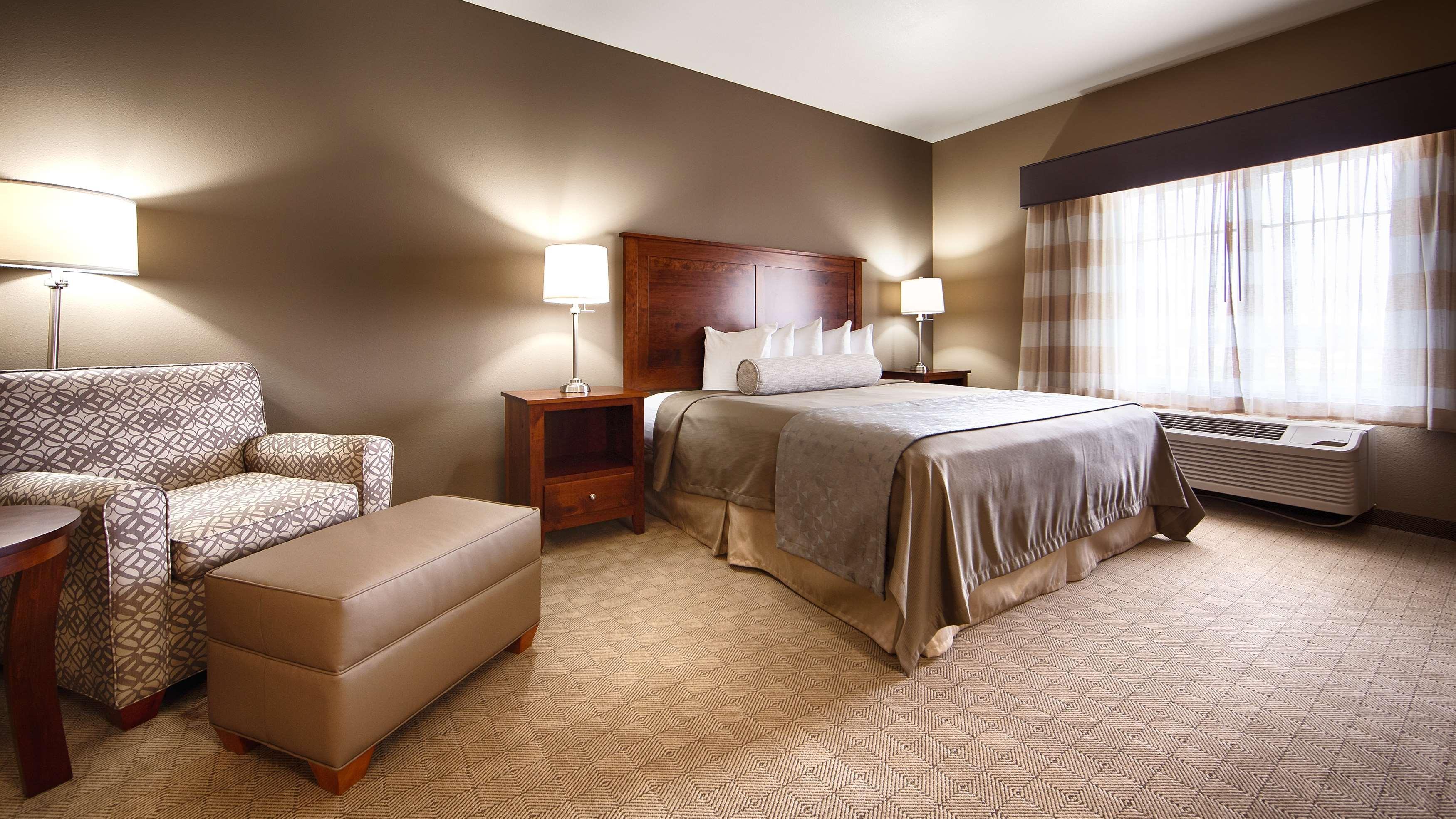 Best Western Plus Green Mill Village Hotel & Suites Arcola Exterior photo