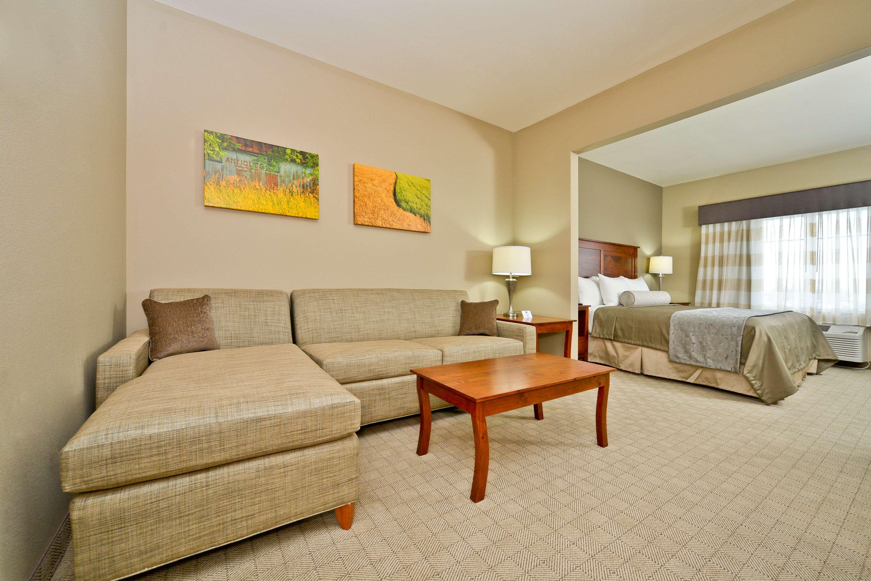 Best Western Plus Green Mill Village Hotel & Suites Arcola Exterior photo
