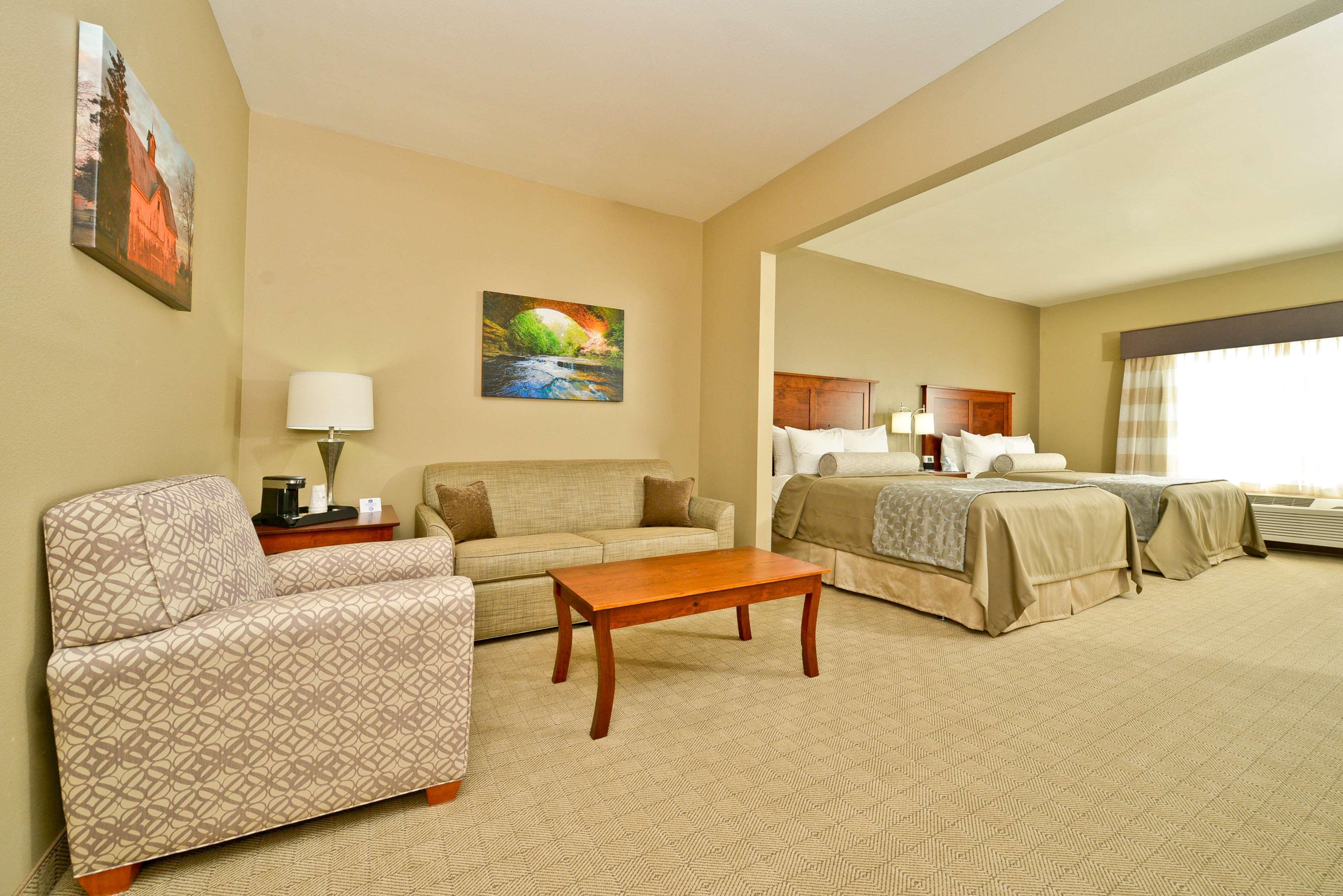 Best Western Plus Green Mill Village Hotel & Suites Arcola Exterior photo
