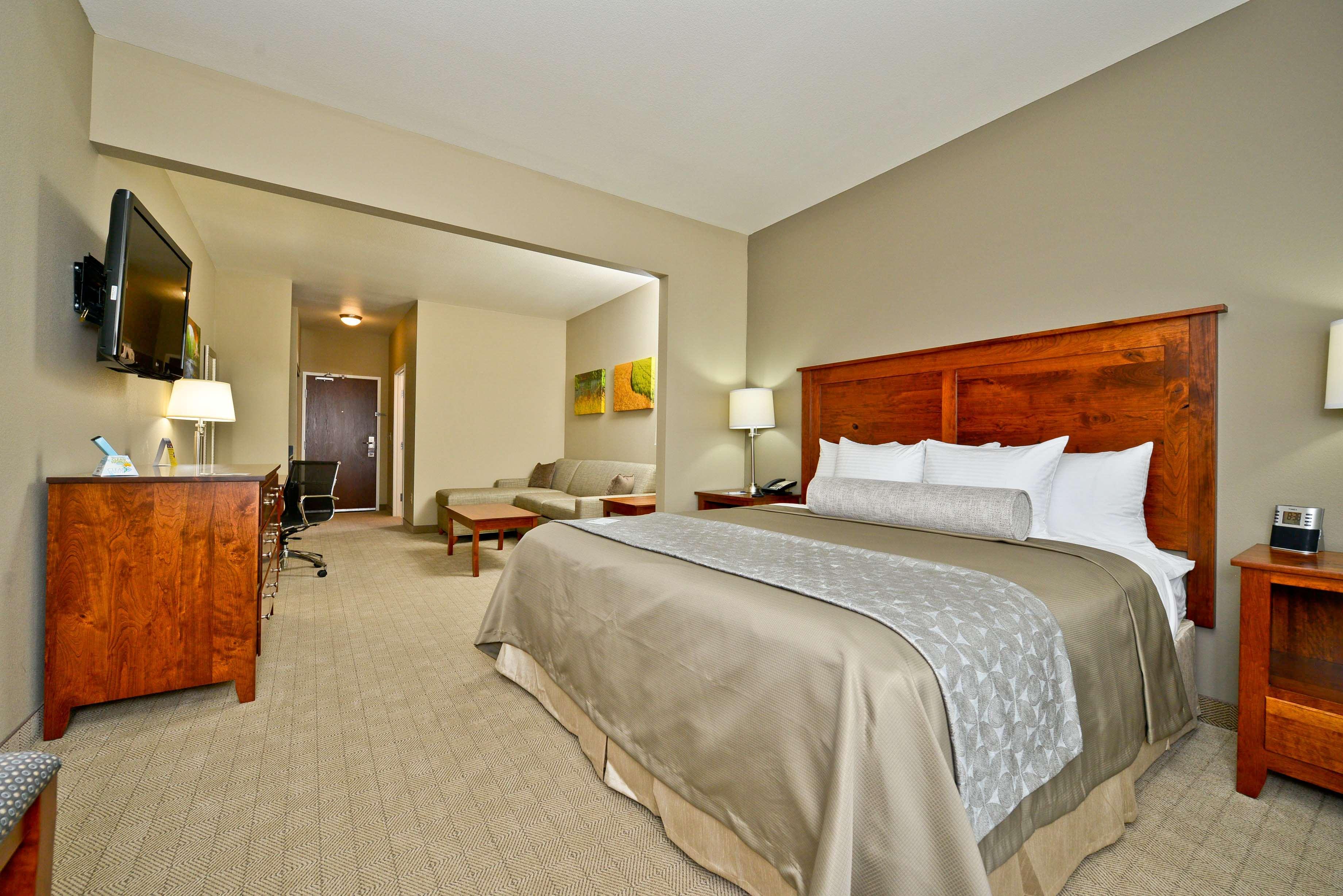 Best Western Plus Green Mill Village Hotel & Suites Arcola Exterior photo