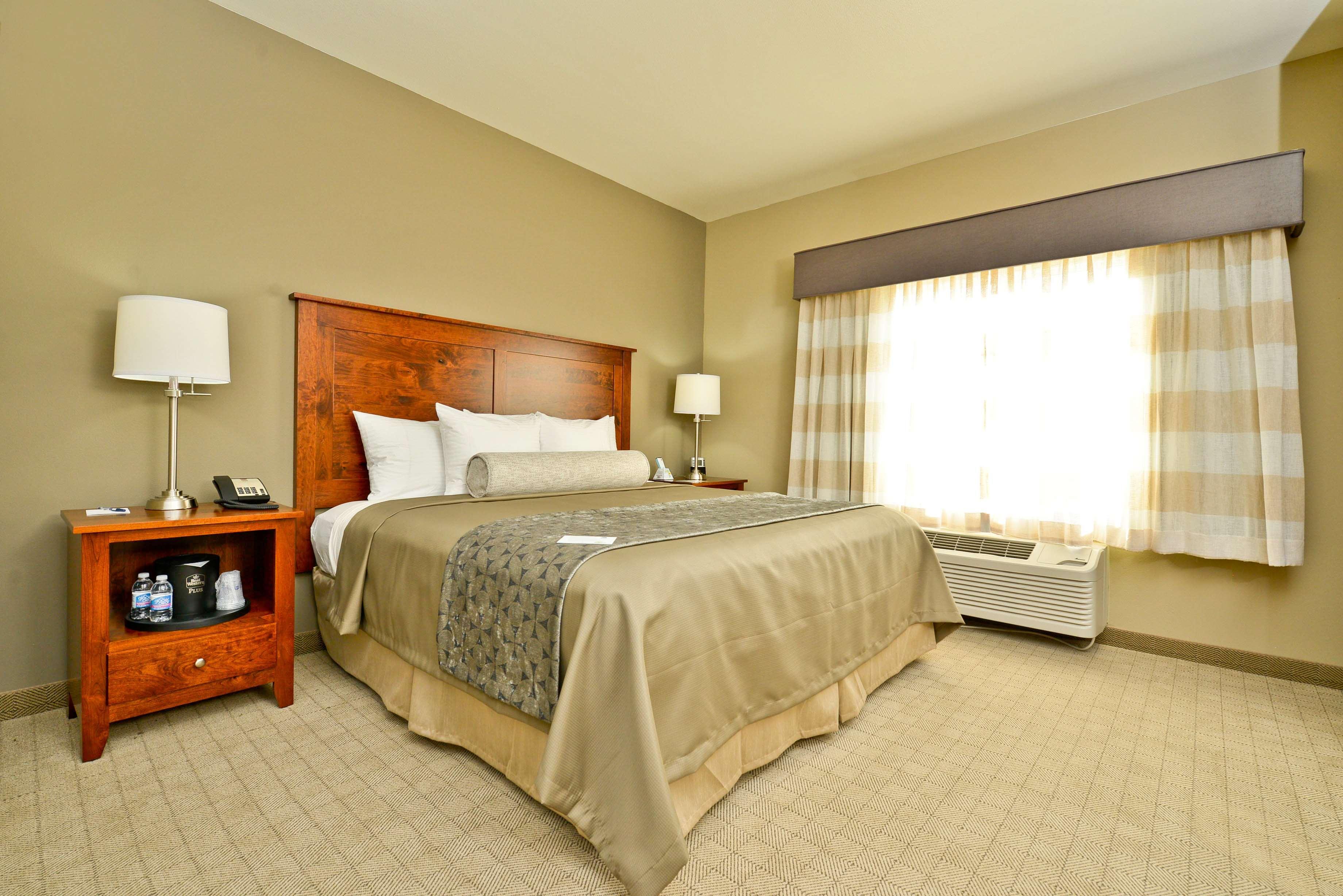 Best Western Plus Green Mill Village Hotel & Suites Arcola Exterior photo