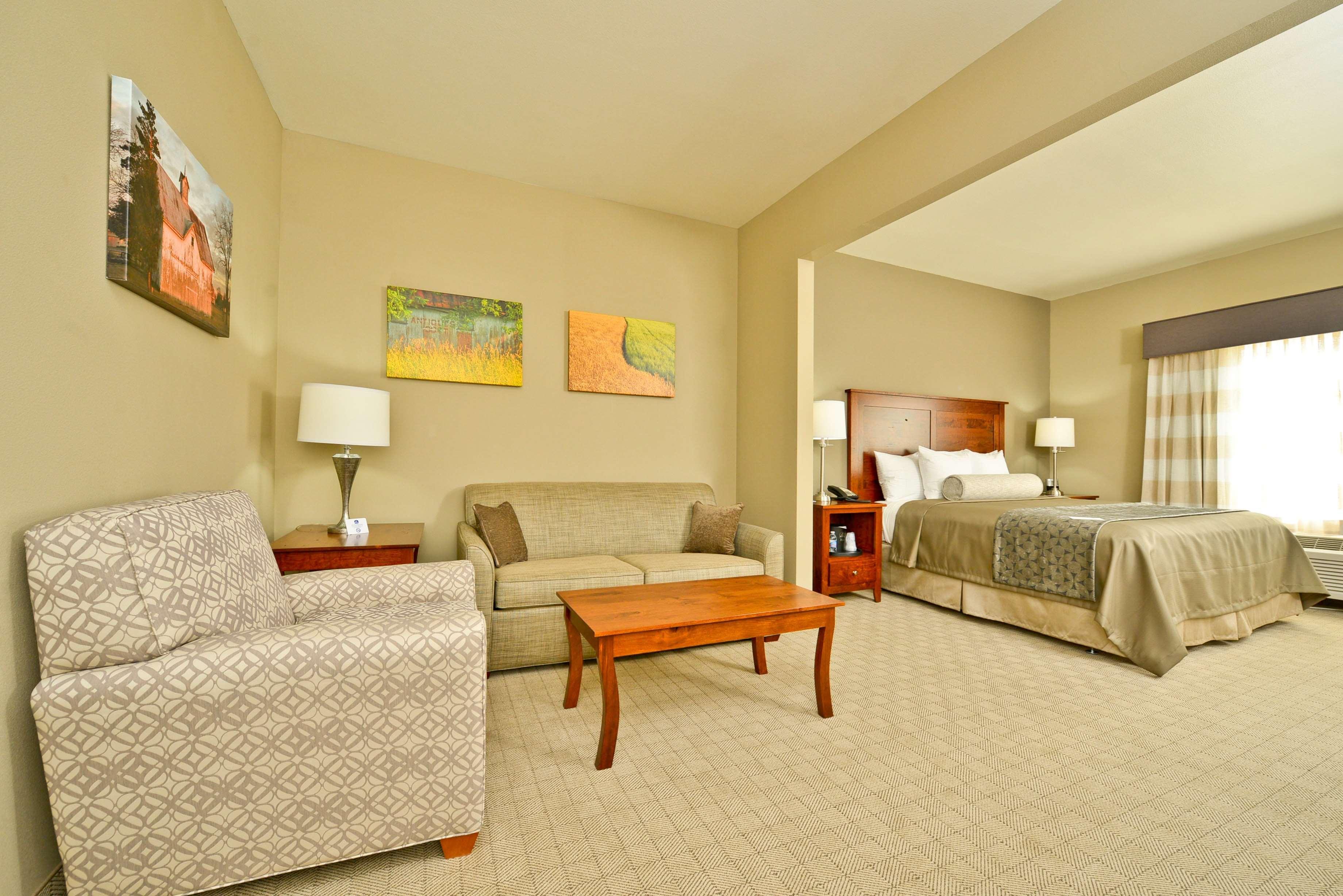 Best Western Plus Green Mill Village Hotel & Suites Arcola Exterior photo
