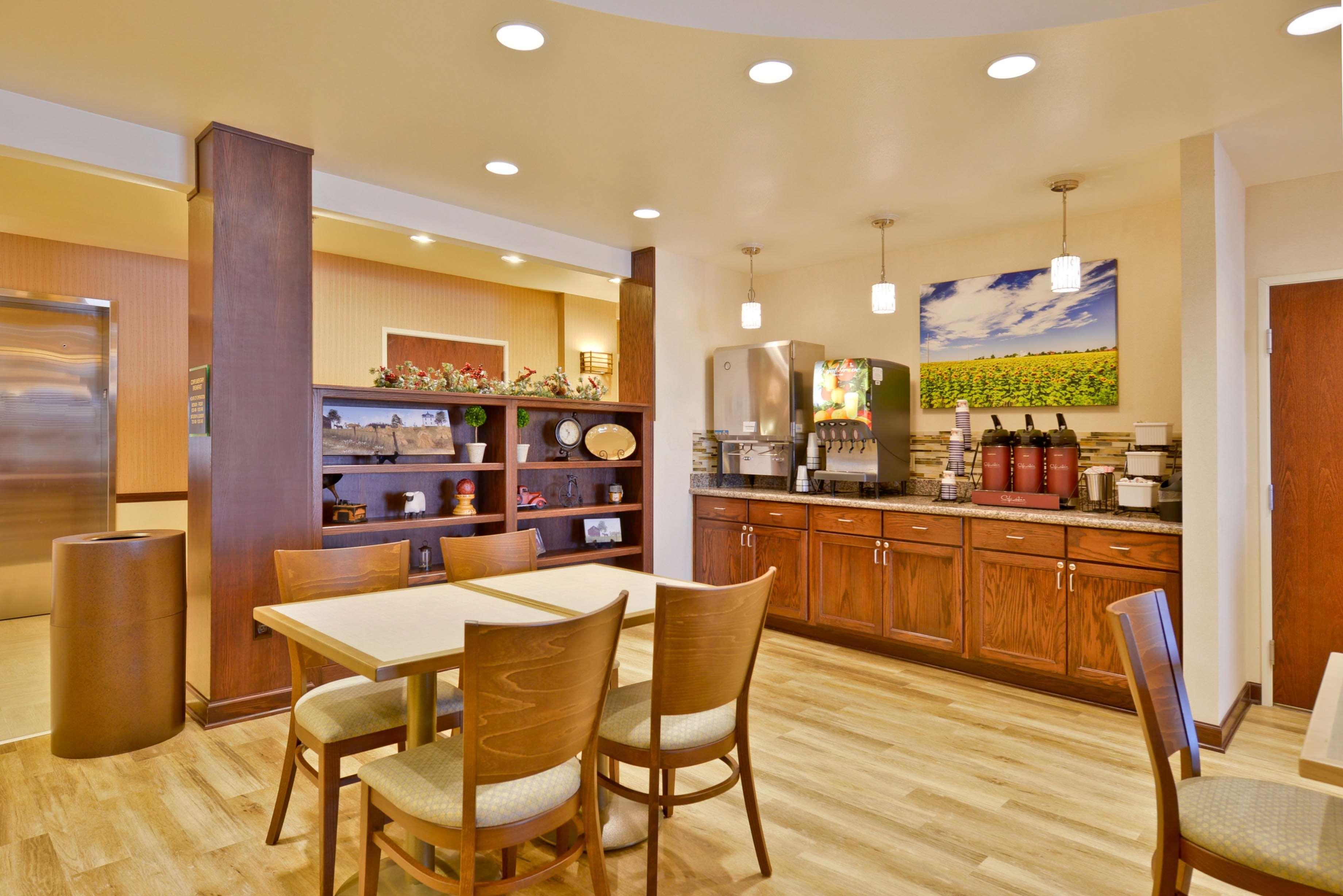Best Western Plus Green Mill Village Hotel & Suites Arcola Exterior photo