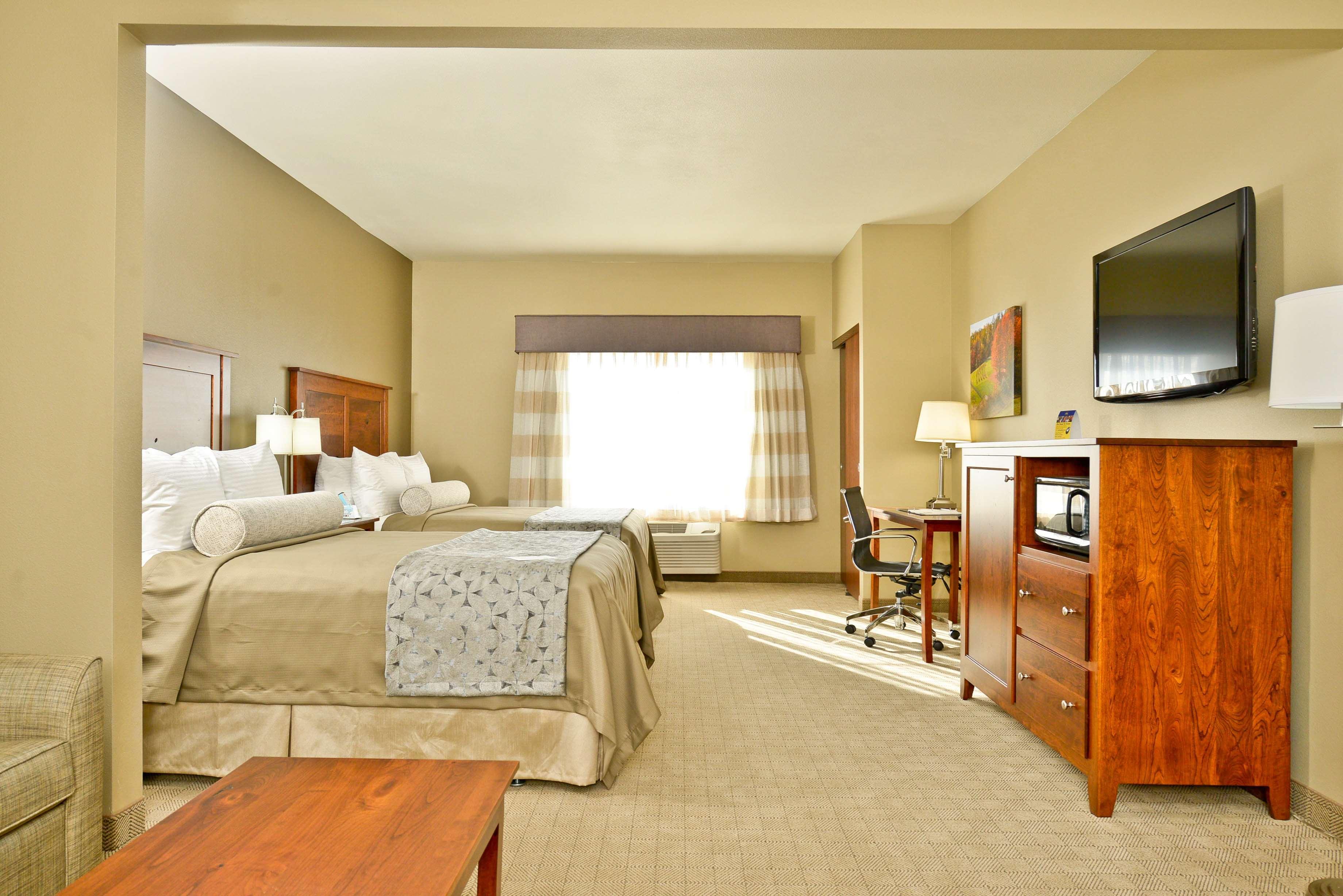 Best Western Plus Green Mill Village Hotel & Suites Arcola Exterior photo