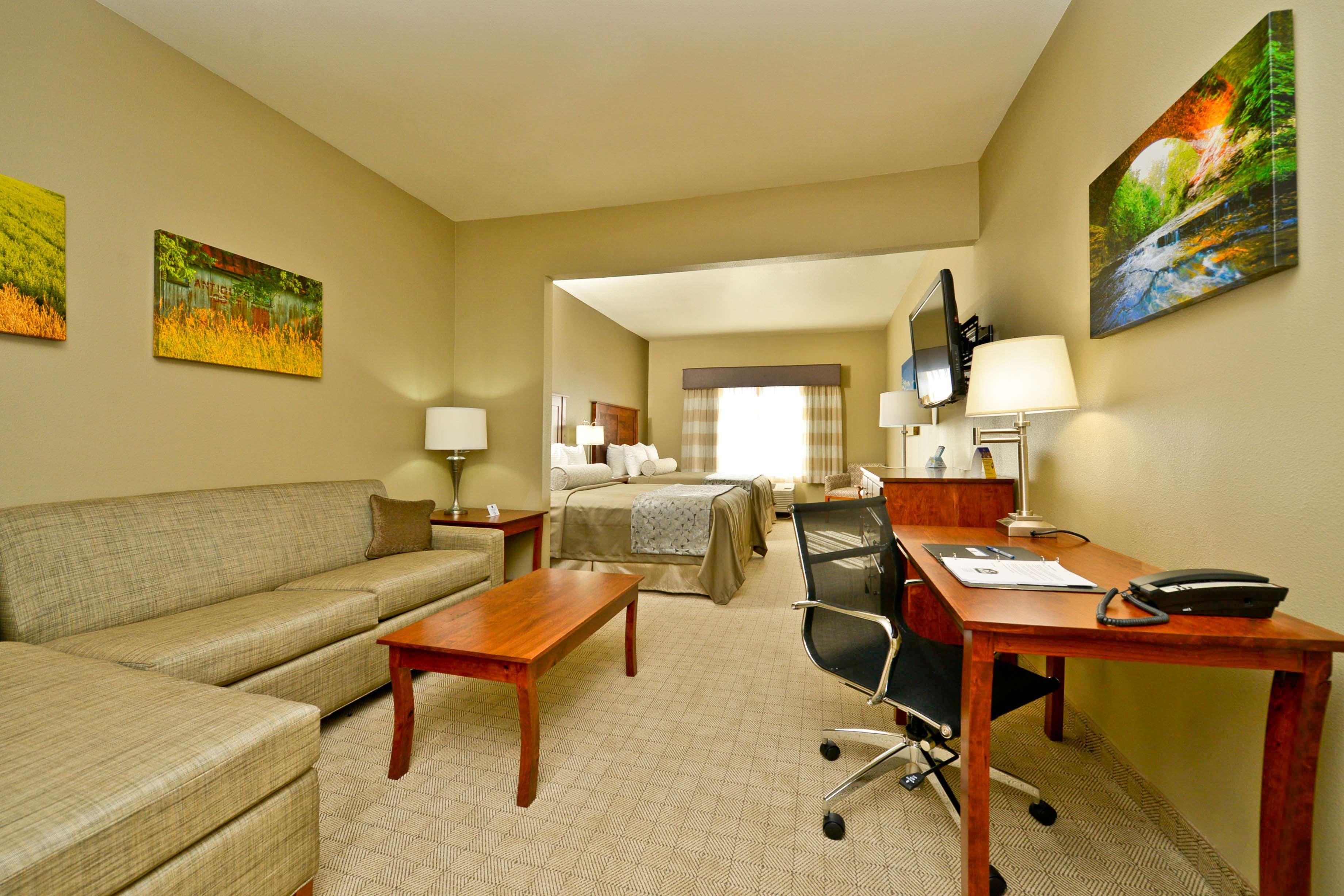 Best Western Plus Green Mill Village Hotel & Suites Arcola Exterior photo
