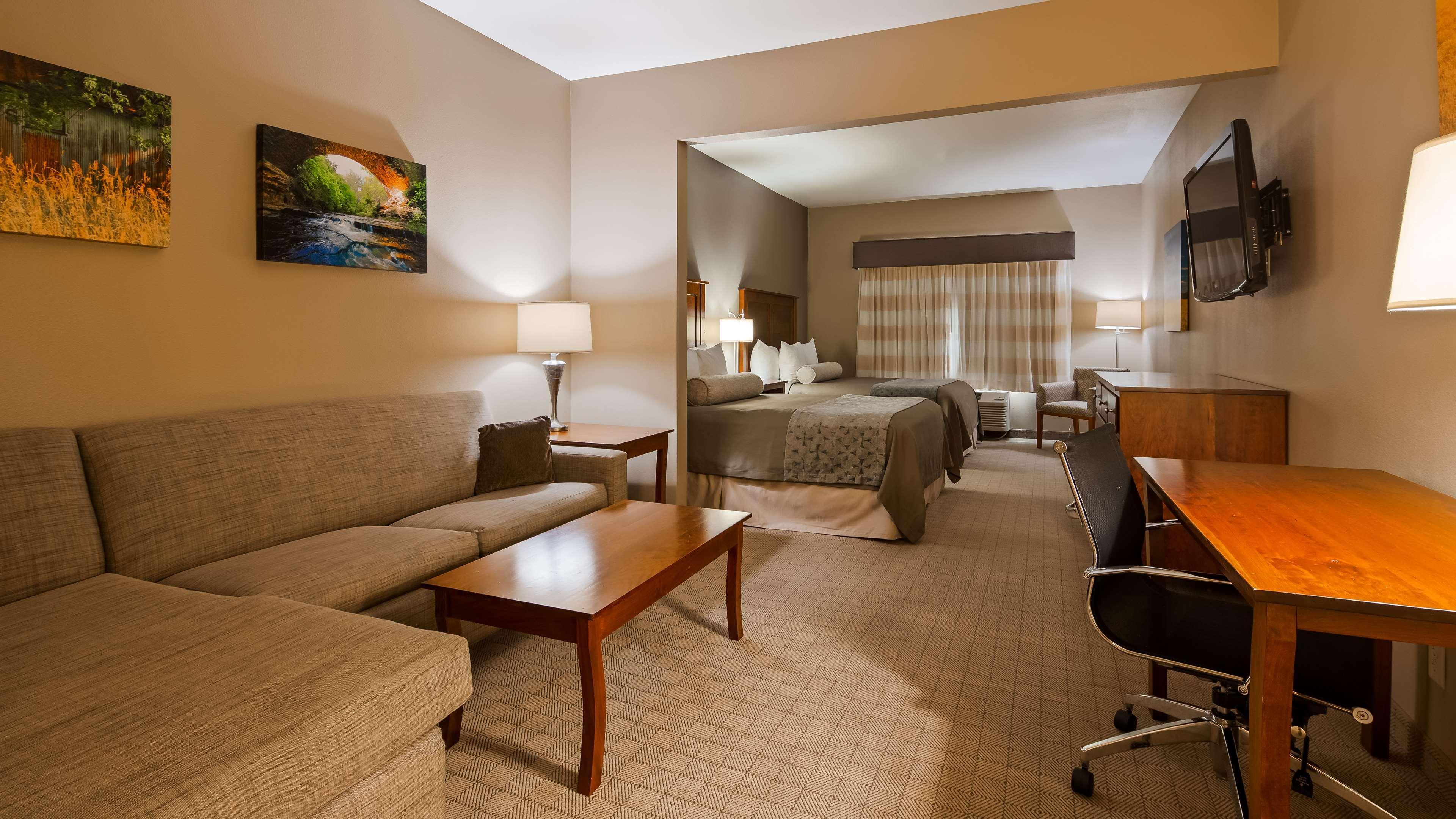Best Western Plus Green Mill Village Hotel & Suites Arcola Exterior photo