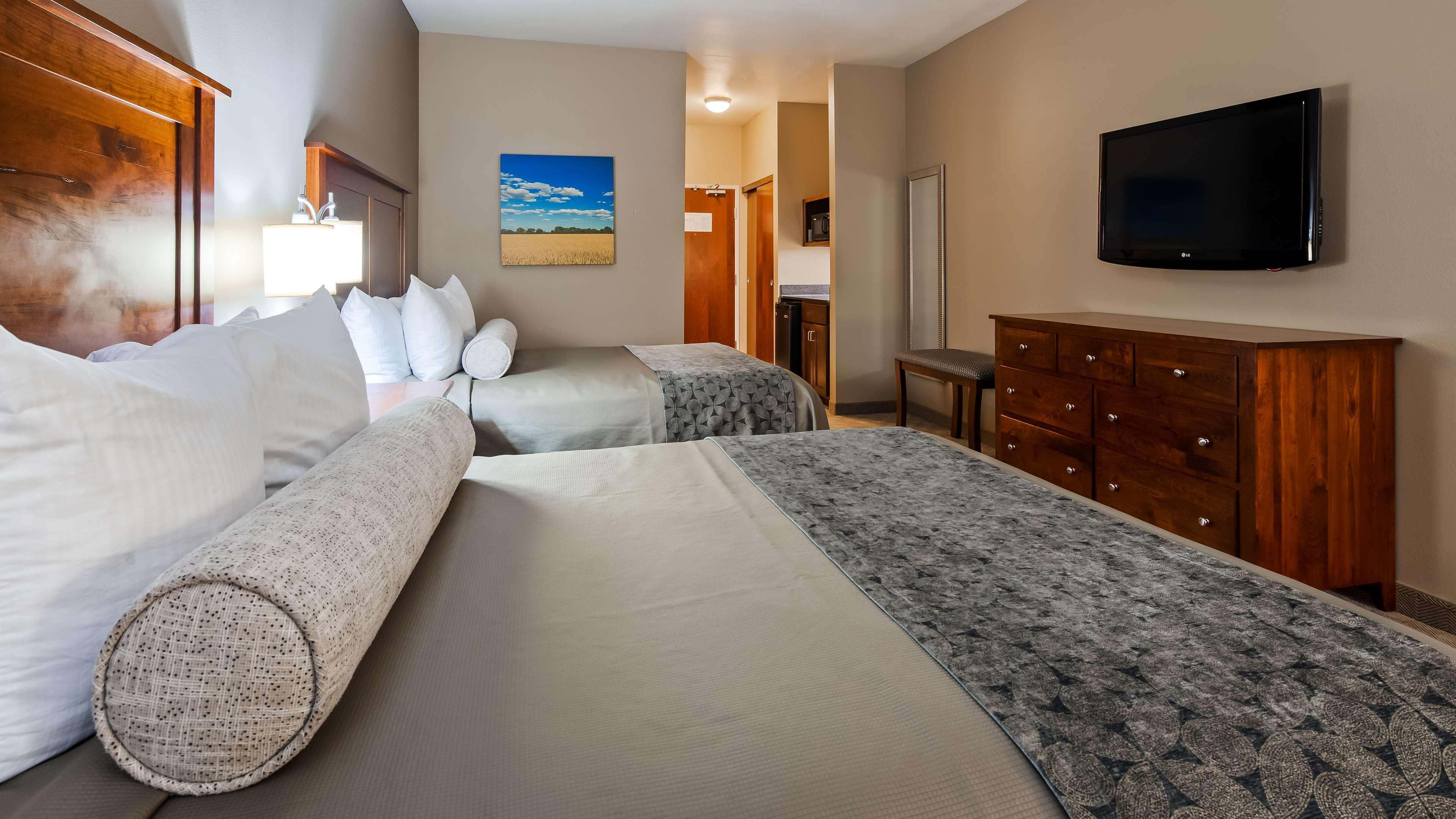 Best Western Plus Green Mill Village Hotel & Suites Arcola Exterior photo