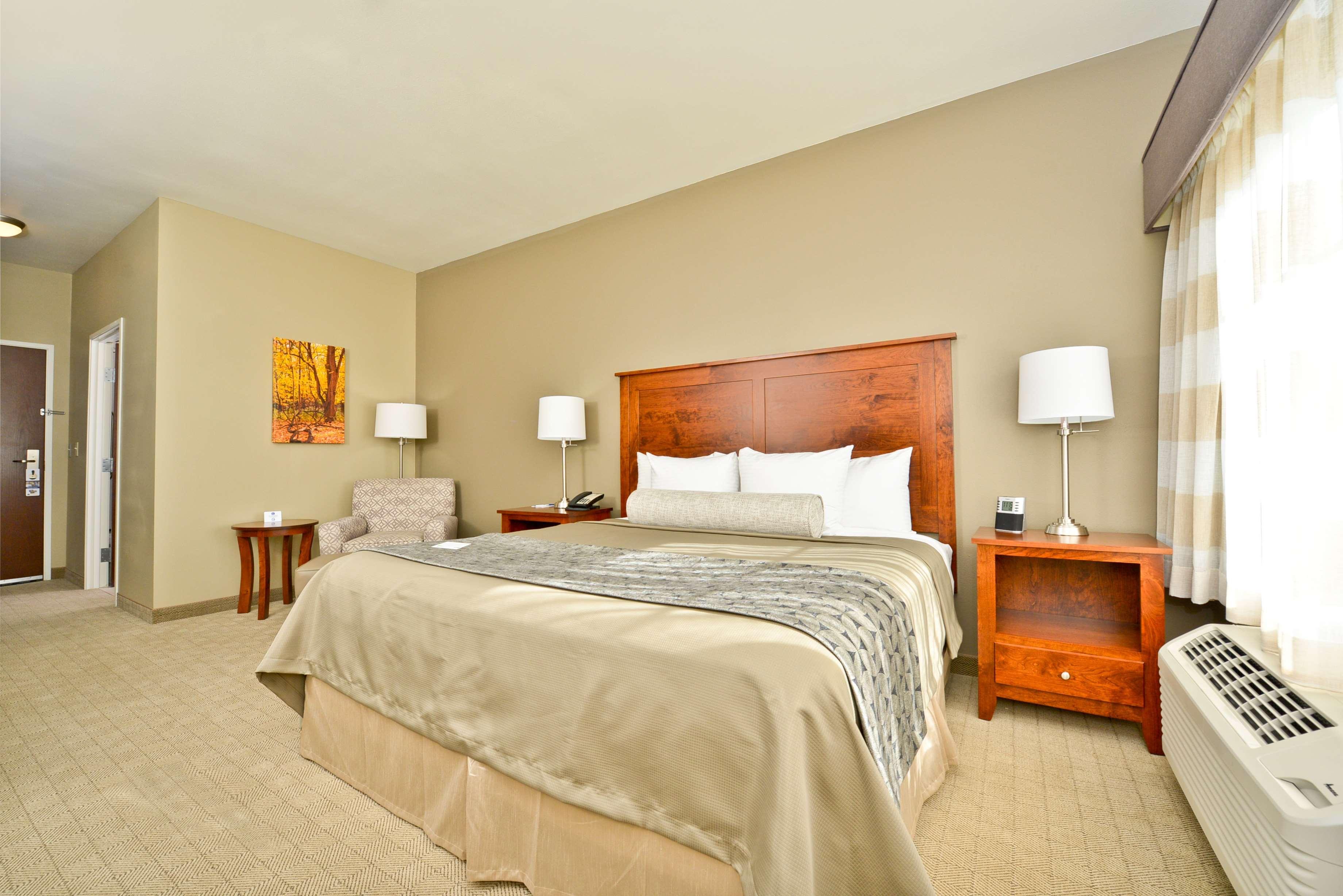 Best Western Plus Green Mill Village Hotel & Suites Arcola Exterior photo