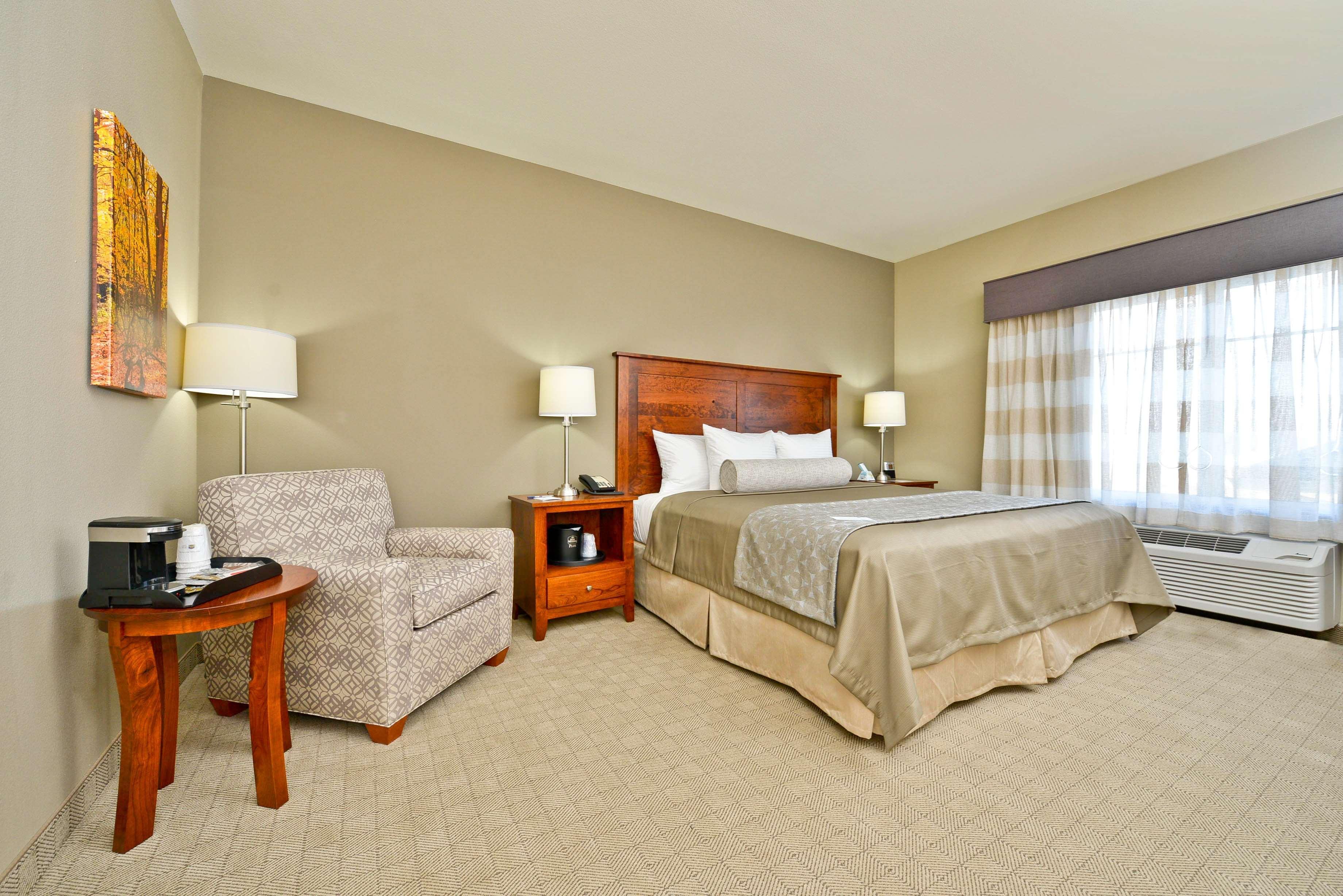 Best Western Plus Green Mill Village Hotel & Suites Arcola Exterior photo