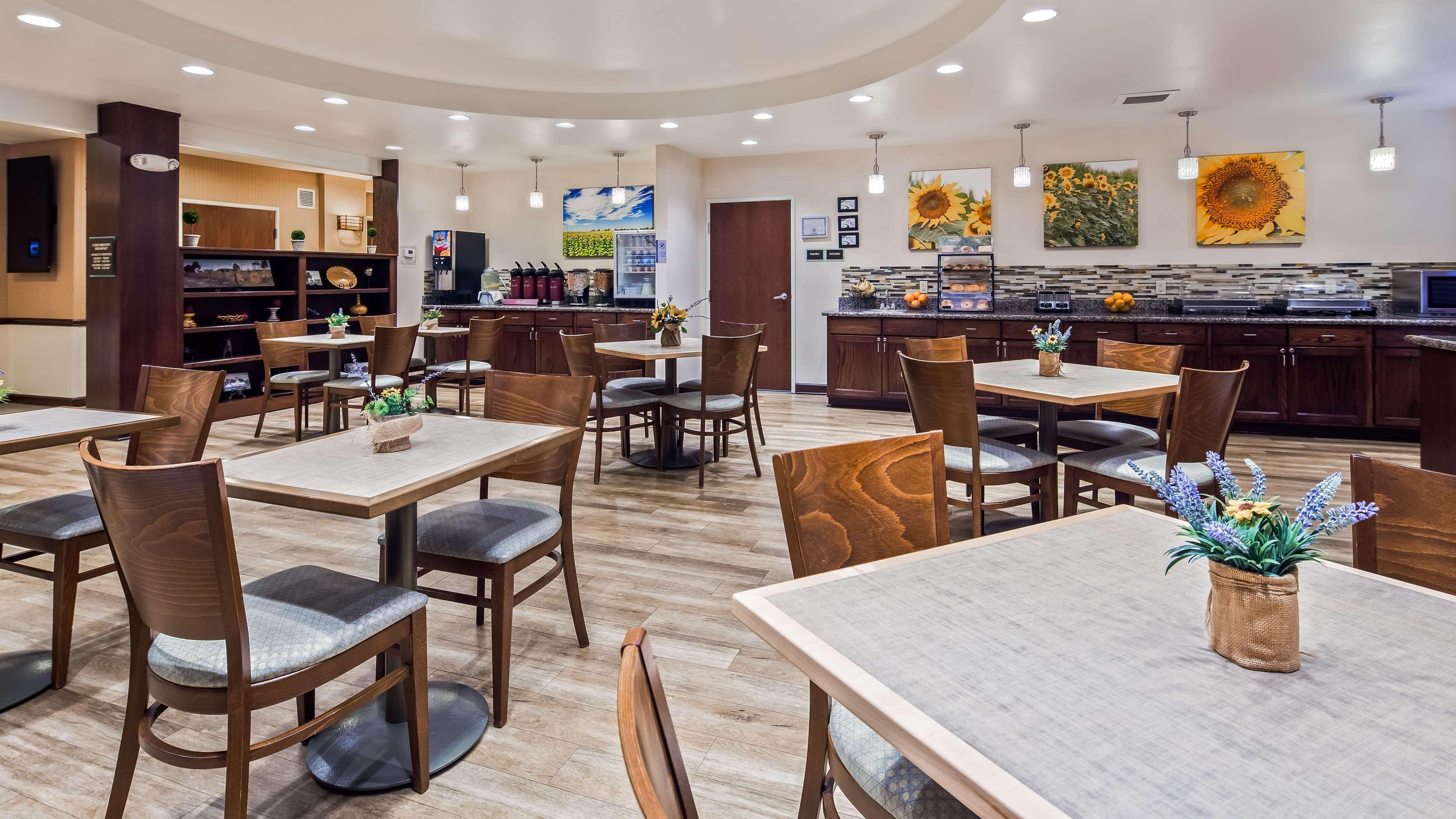 Best Western Plus Green Mill Village Hotel & Suites Arcola Exterior photo
