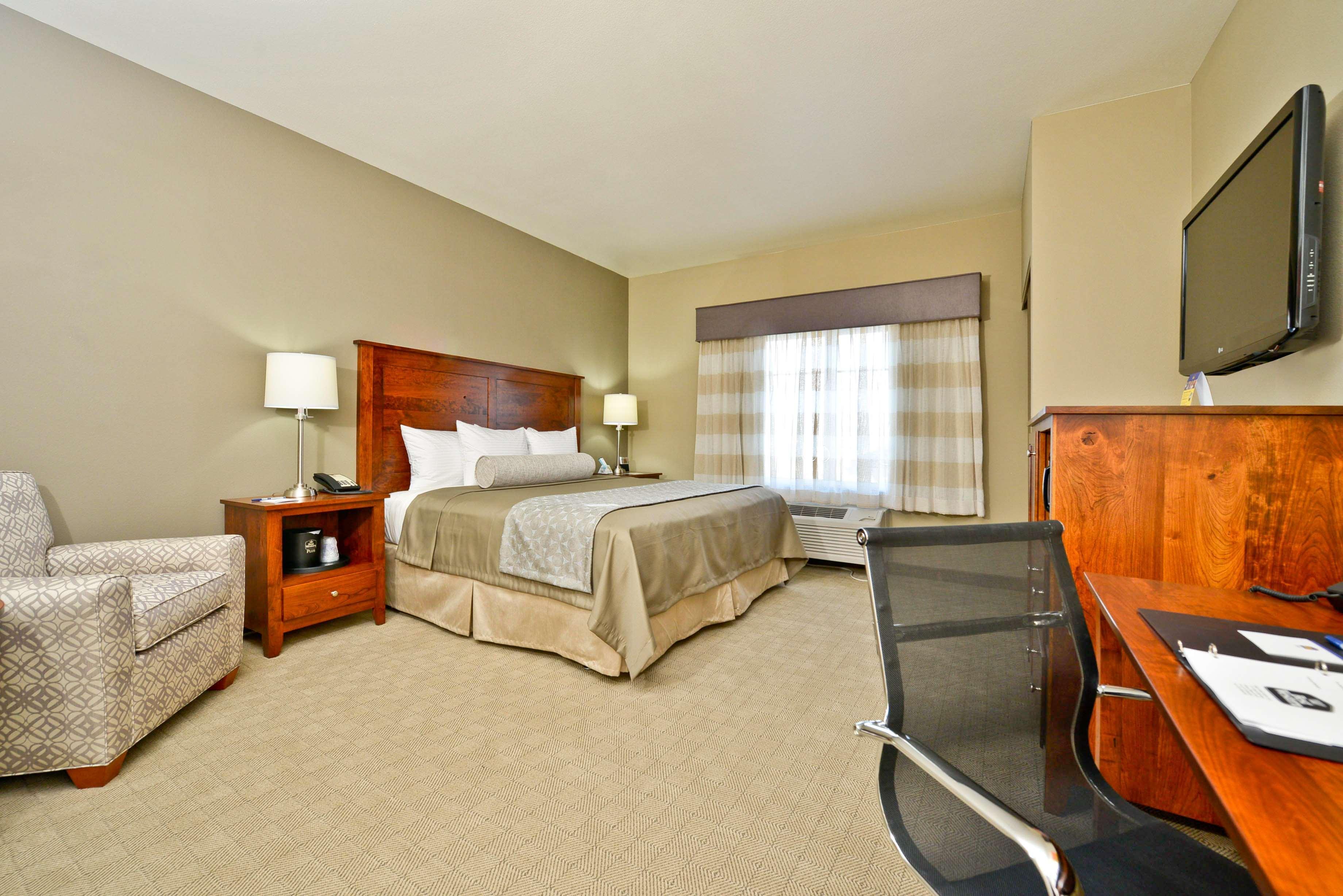 Best Western Plus Green Mill Village Hotel & Suites Arcola Exterior photo