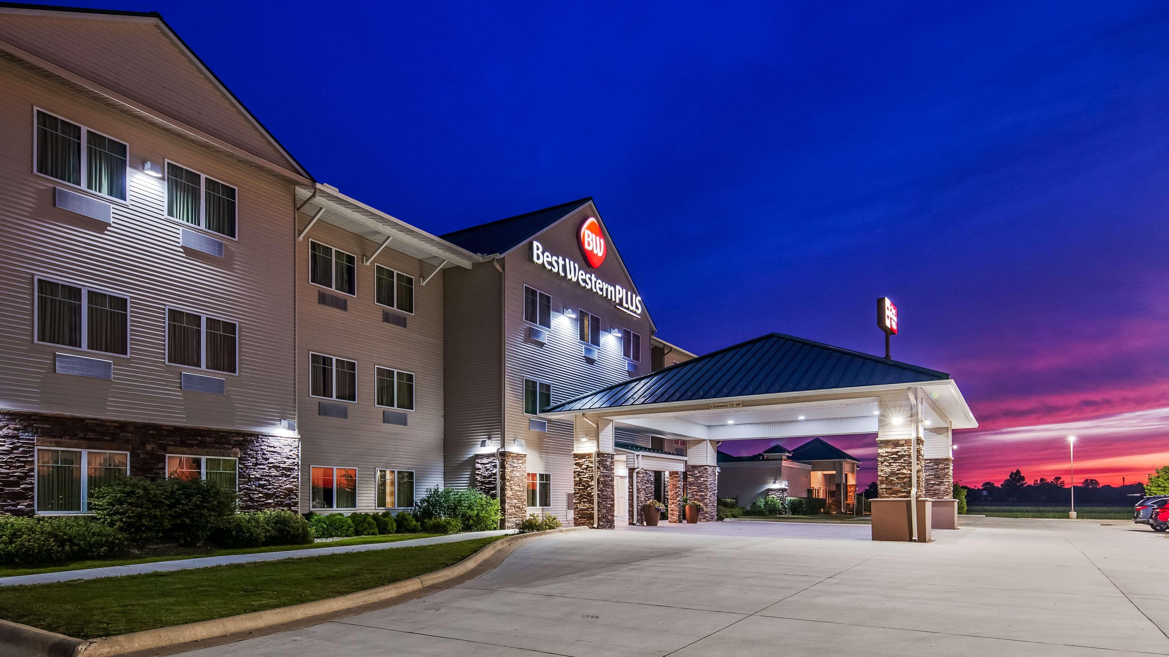 Best Western Plus Green Mill Village Hotel & Suites Arcola Exterior photo
