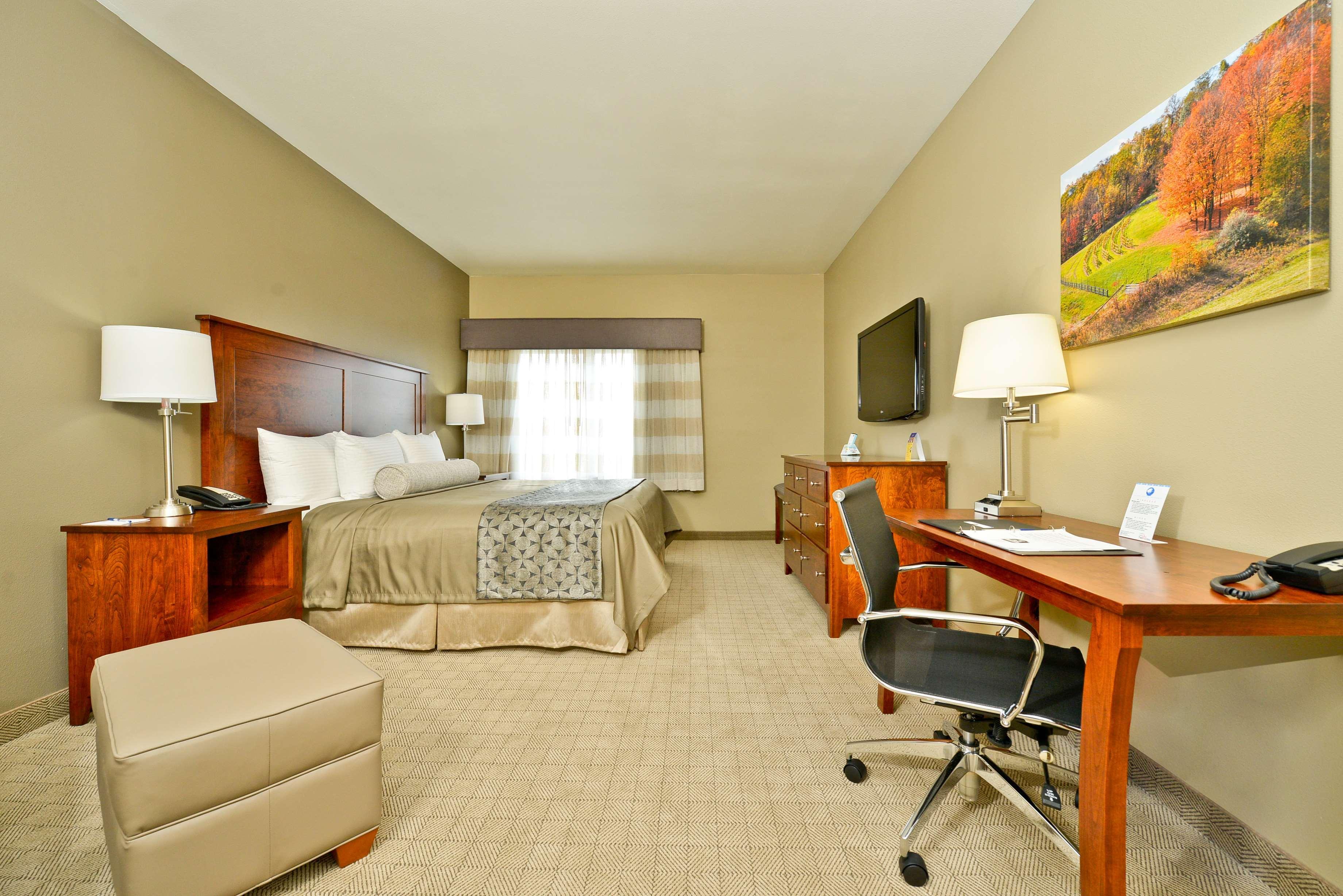 Best Western Plus Green Mill Village Hotel & Suites Arcola Exterior photo