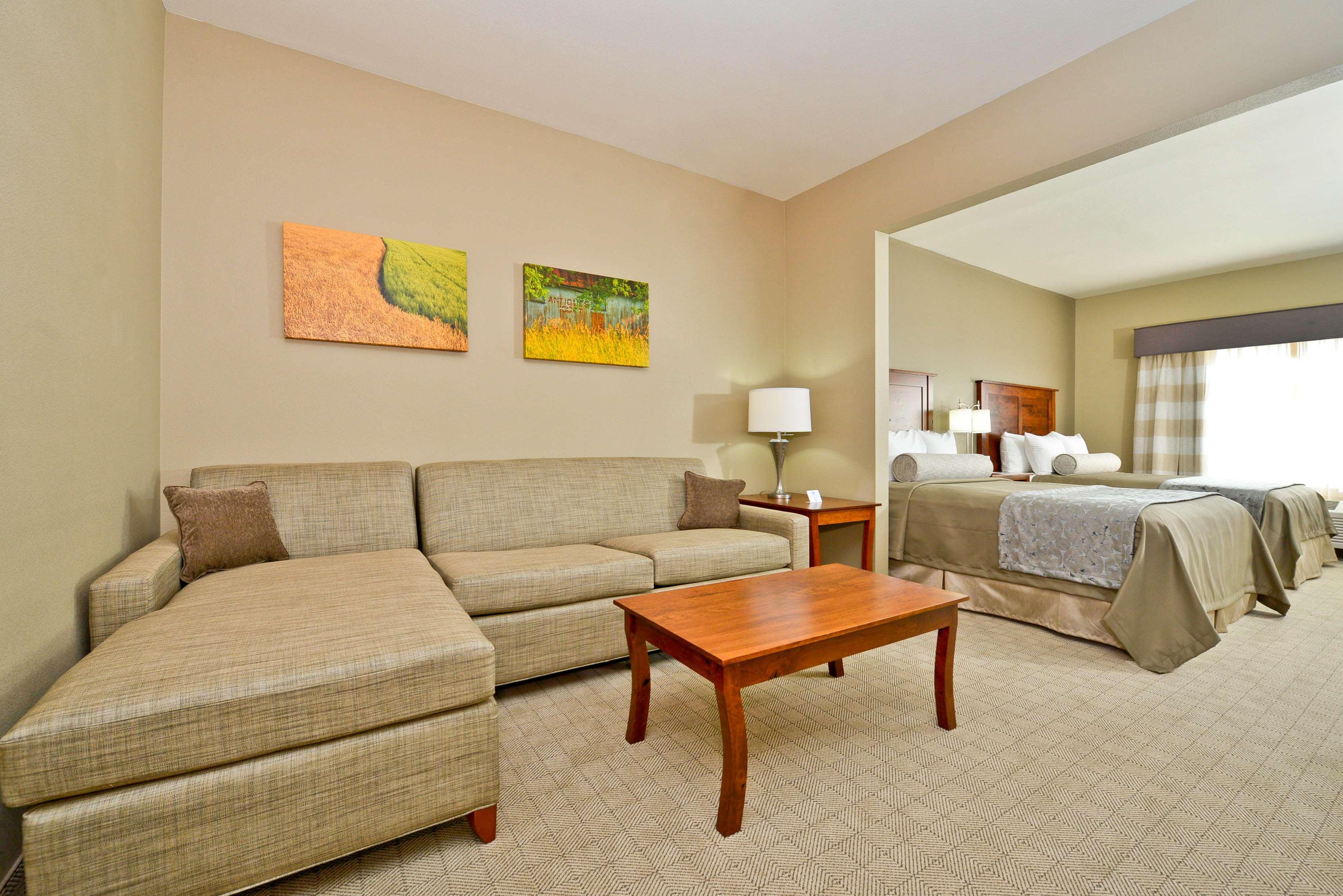 Best Western Plus Green Mill Village Hotel & Suites Arcola Exterior photo