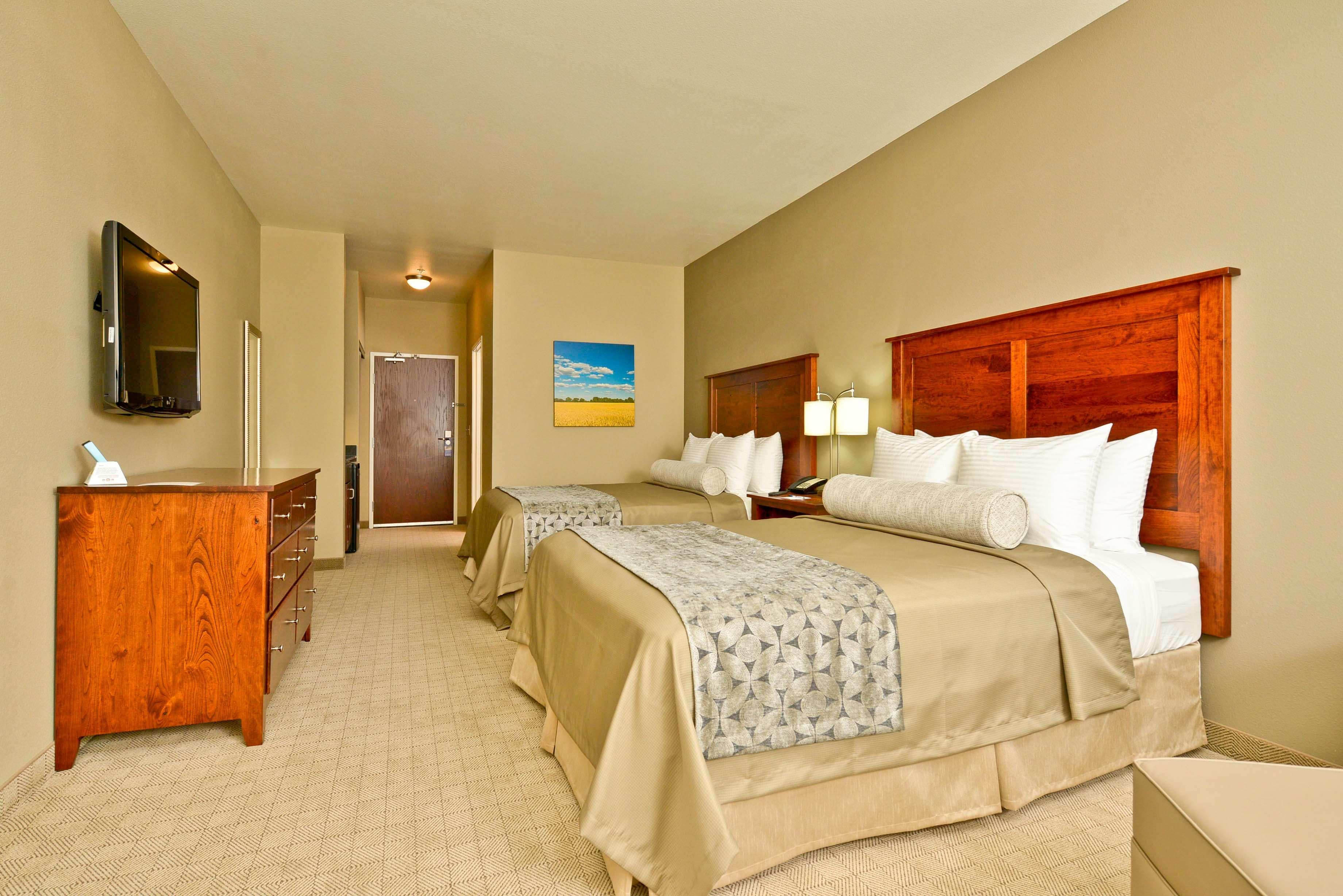 Best Western Plus Green Mill Village Hotel & Suites Arcola Exterior photo